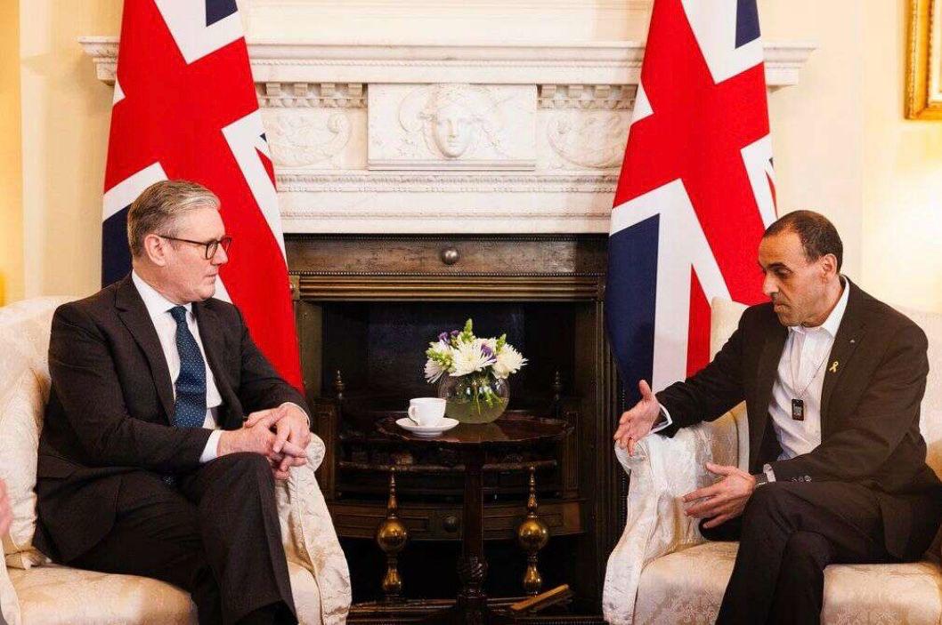 被囚幸存者会见英国首相 伊莱·沙拉比在会见英国首相时表示：“我从未失去希望。” ... ...