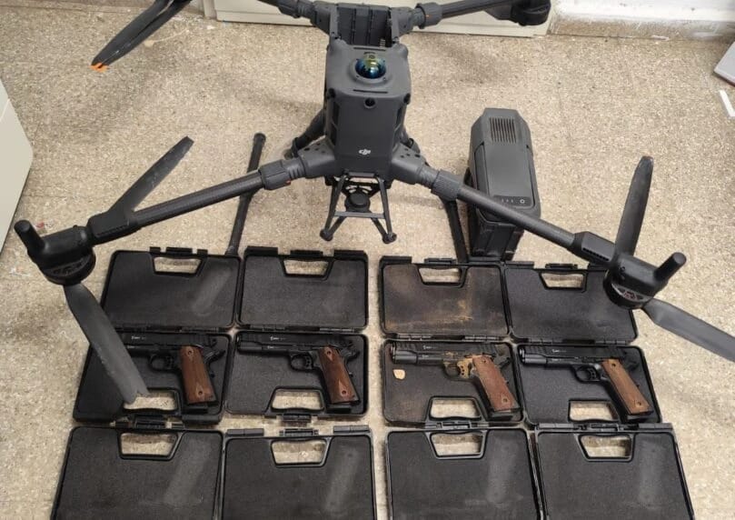 以方部队拦截了一架穿越埃及领土、试图将武器走私到以色列的无人机。无人机内发现了八支手枪，已移交给安全 ...