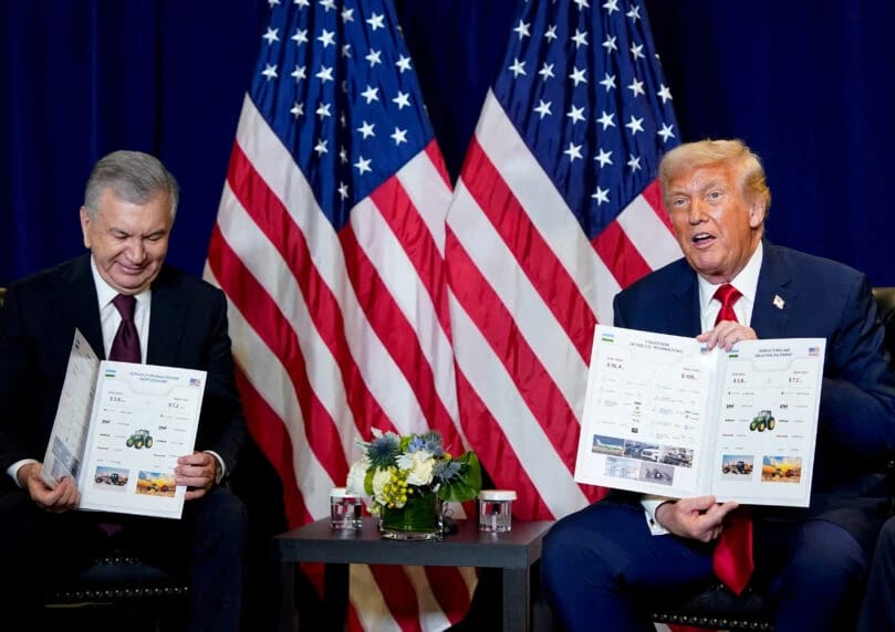 美国总统唐纳德·特朗普和乌兹别克斯坦总统沙夫卡特·米尔济约耶夫签署了价值345亿美元的贸易和投资协议， ...