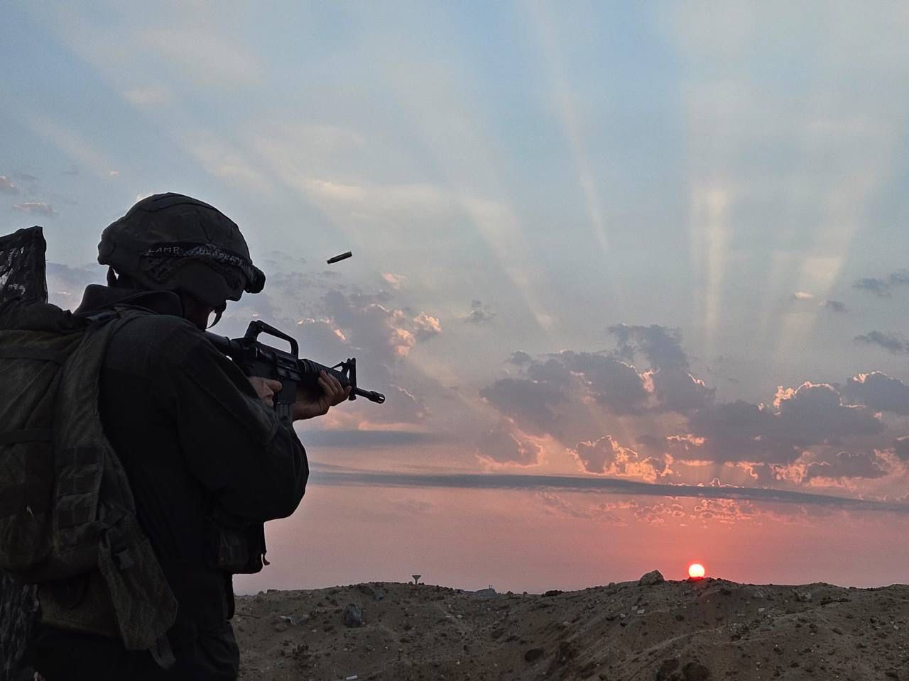 照片显示 - 加沙南部拉法日出