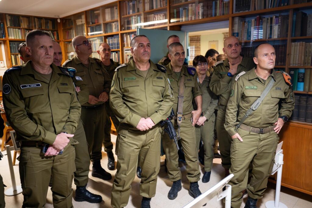 在纪念戴维·本-古里安的仪式上，参谋长强调以色列当前最需要的是勇敢、务实、能带来改变的领导。他批评了  ...