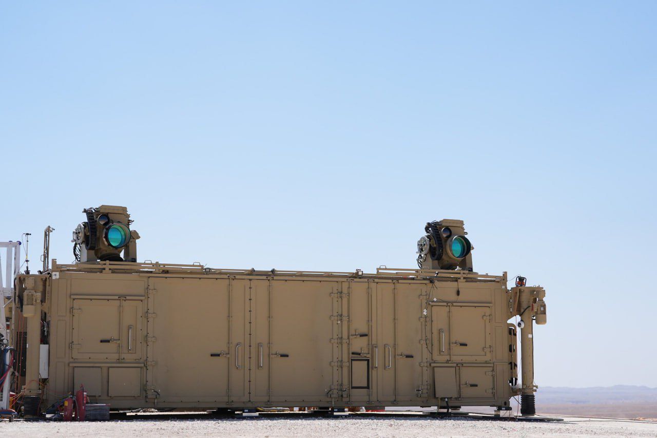 以色列国防部研发局局长丹尼·戈尔德表示，高功率激光拦截系统“铁束”将于12月30日交付以色列国防军。 ... ...