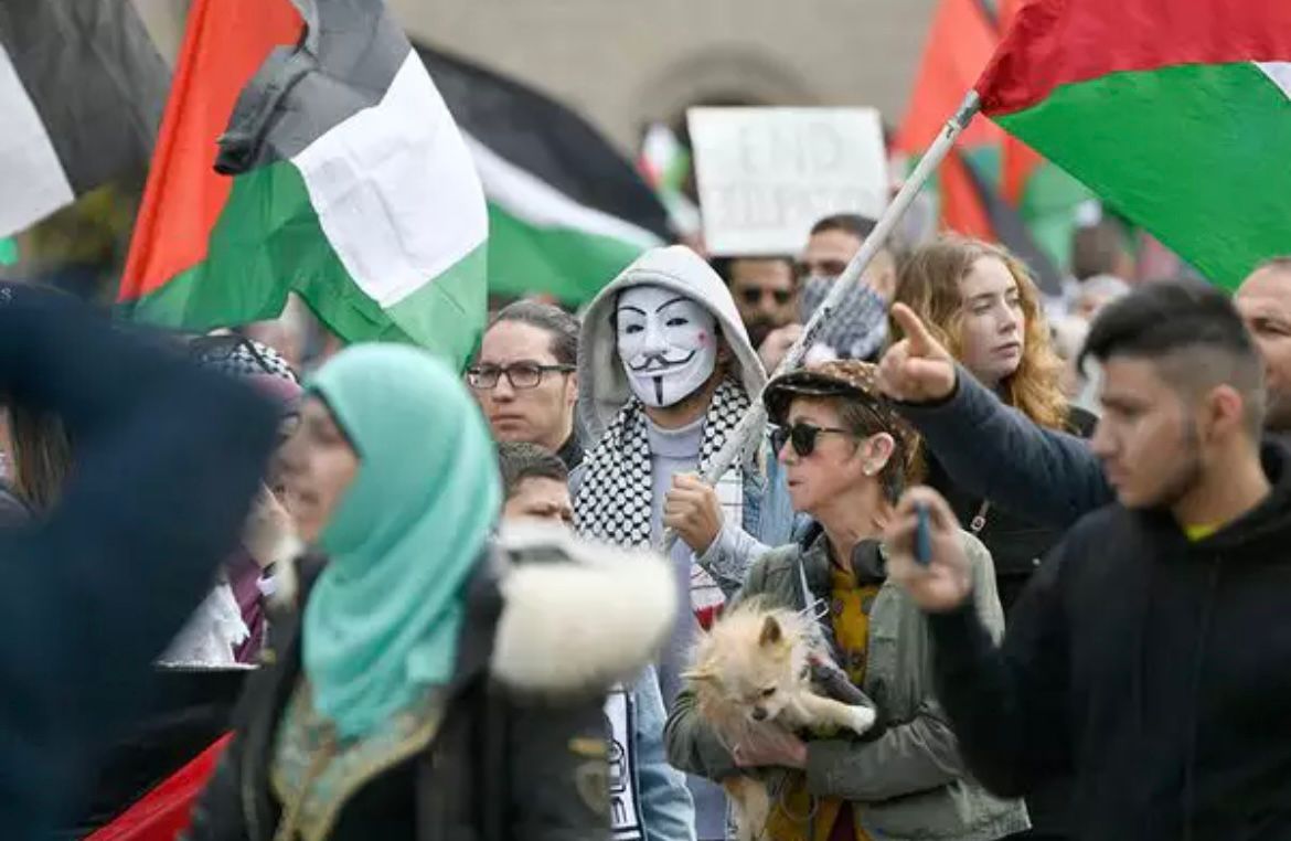 瑞典斯德哥尔摩一间餐厅的阿拉伯裔员工发布视频，声称“禁止以色列人入内”，并用希伯来语和英语辱骂以色列 ...