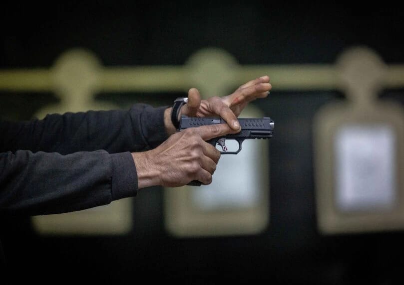 国家安全部长本-格维尔批准马特耶胡达地区纳入可申请个人武器许可证的名单。旨在提升公民自卫能力。 ... ...