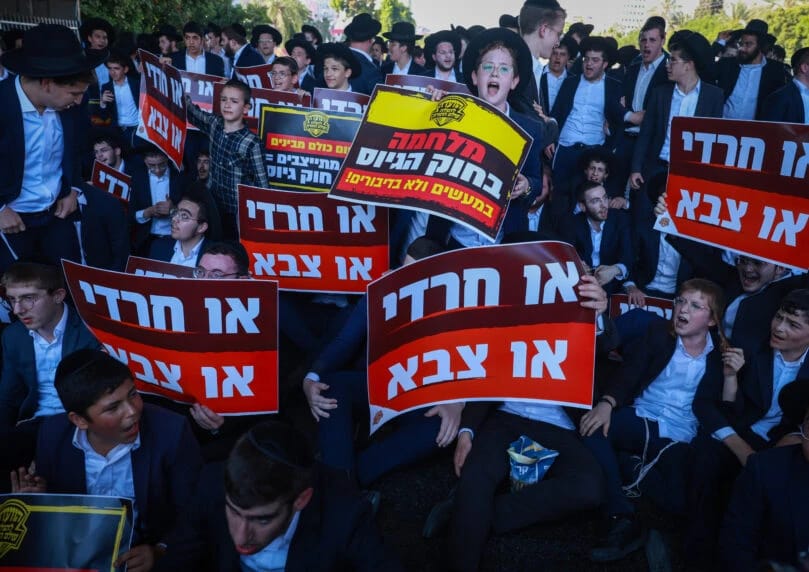 因经学院学生马奥尔·瓦兹纳被捕，引发的哈雷迪抗议正秘密筹备中。示威组织者未透露时间与地点，但声称将造 ...