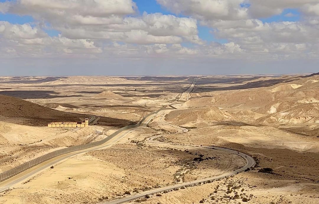 根据形势评估，南方司令部决定在光明节假期期间重新开放此前被划为军事封闭区的部分南部徒步路线。帕兰军区 ...