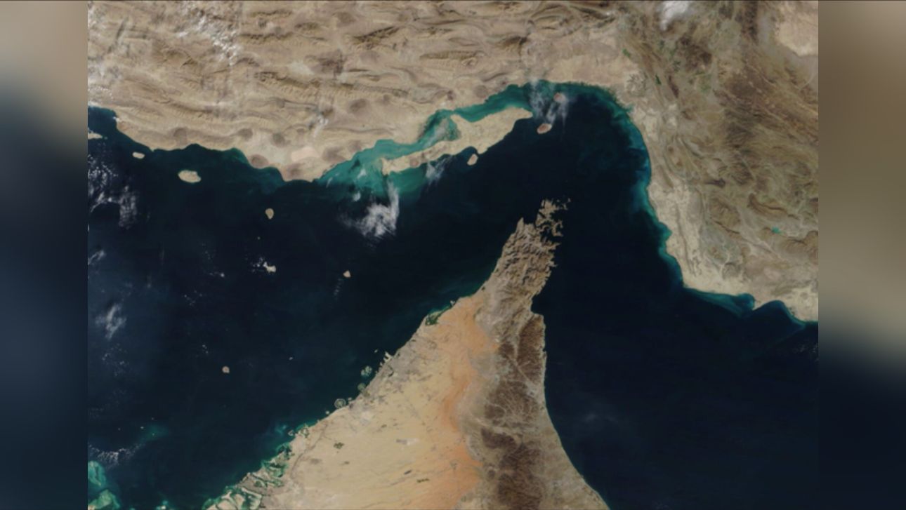 伊朗伊斯兰革命卫队宣布，霍尔木兹海峡已关闭。